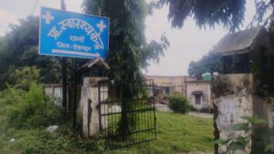 फार्मेसिस्ट के भरोसे चल रहा प्राथमिक स्वास्थ्य केंद्र थानो, चिकित्सक के अभाव से ग्रामीण परेशान