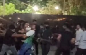 एम्स ऋषिकेश में डॉक्टरों के बीच झगड़ा, वीडियो वायरल