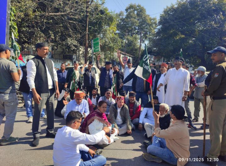 राज्य स्थापना दिवस पर उत्तराखंड क्रांति दल ने पीएम के दौरे के दौरान सौंपा ज्ञापन, सरकार की अकर्मण्यता पर साधा निशाना । NIU