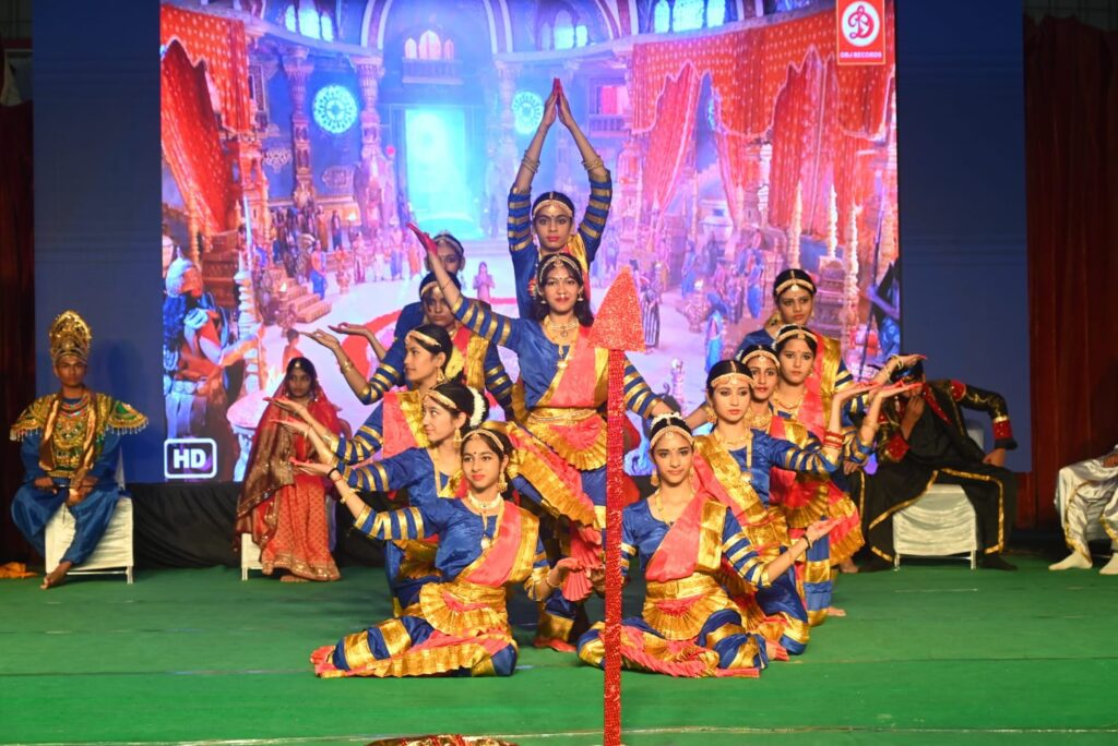 दून वर्ल्ड स्कूल का वार्षिक उत्सव ‘रश्मिरथी’ उत्साह और सृजनशीलता के साथ सम्पन्न । NIU