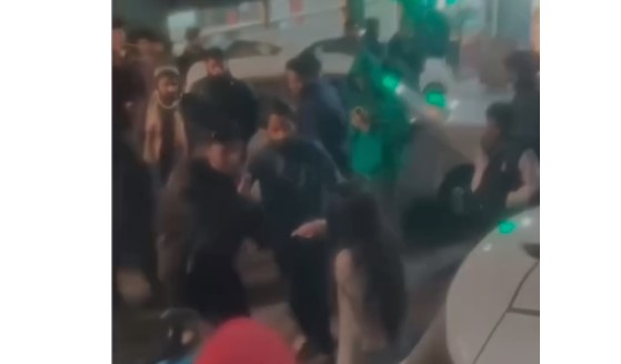 मसूरी में युवती ने युवक को जड़ा थप्पड़, भगत सिंह चौक पर देर रात हाईवोल्टेज ड्रामा, स्पा सेंटर्स की बढ़ती गतिविधियों पर उठे सवाल