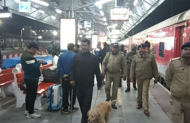 दून पुलिस का आकस्मिक चेकिंग अभियान, आमजन की सुरक्षा में हर पल मुस्तैद दून पुलिस, संदिग्ध वाहनों व व्यक्तियों की तलाश नियमित जारी। NIU