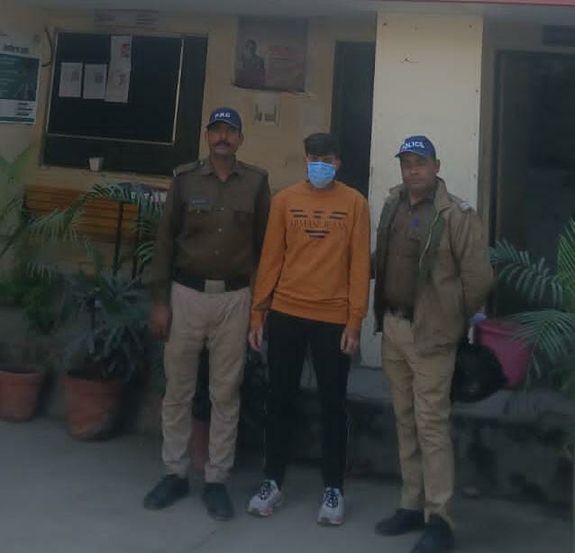 एसएसपी दून के निर्देश पर केंद्रीय प्रतियोगी परीक्षा में एक और खुलासा, परीक्षा में नकल कर रहे अभियुक्त को पुलिस ने किया गिरफ्तार । NIU