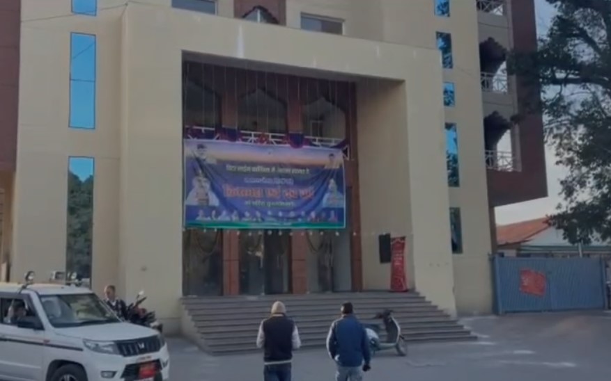 मसूरी में कार्निवल के दौरान सरकारी संपत्ति को नुकसान पहुंचाने वालों को लेकर प्रशासन और पालिका सख्त, दोषियों पर होगी सख्त कार्रवाई