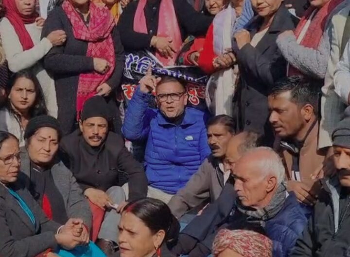 बांग्लादेशी हिंदुओं पर हो रहे अत्याचार को लेकर बड़ा प्रदर्शन बांग्लादेशी हिंदुओं पर हो रहे अत्याचार को लेकर बड़ा प्रदर्शन