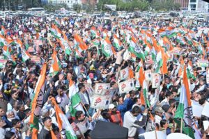 उत्तराखंड कांग्रेस का ‘ऐतिहासिक’ राजभवन कूच: हजारों कार्यकर्ताओं ने घेरा, हाथी बड़कला पर धक्कामुक्की, भाजपा ने साधा निशाना । NIU