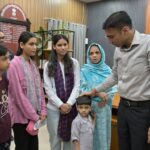 DM सविन बंसल का शानदार कार्य, विधवा महिला का बैंक ऋण कराया वन टाइम सेटलमेंट, 33 हजार की धनराशि भी डीएम ने खुद की जमा । NIU