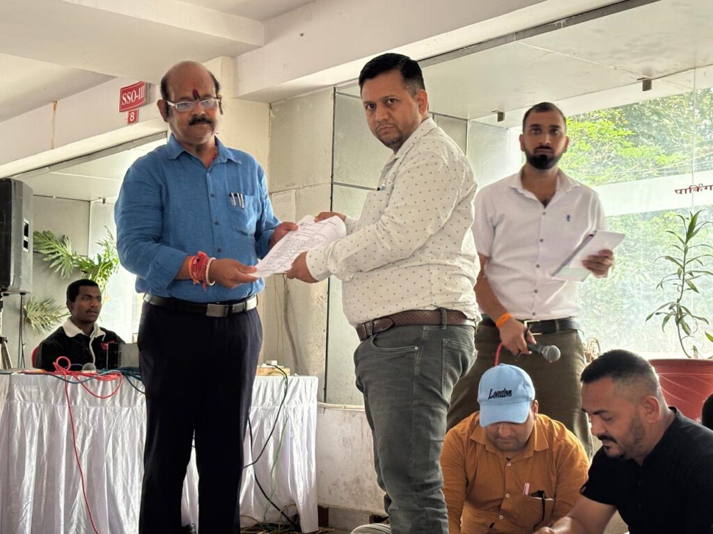 उत्तराखंड डिप्लोमा इंजीनियर महासंघ के अनिश्चितकालीन हड़ताल को मिला समर्थन, महासंघ की बातें नहीं मानी तो चार धाम यात्रा, कुंभ मेला के विकास कार्यों व गर्मियों में पानी का होगा संकट । NIU