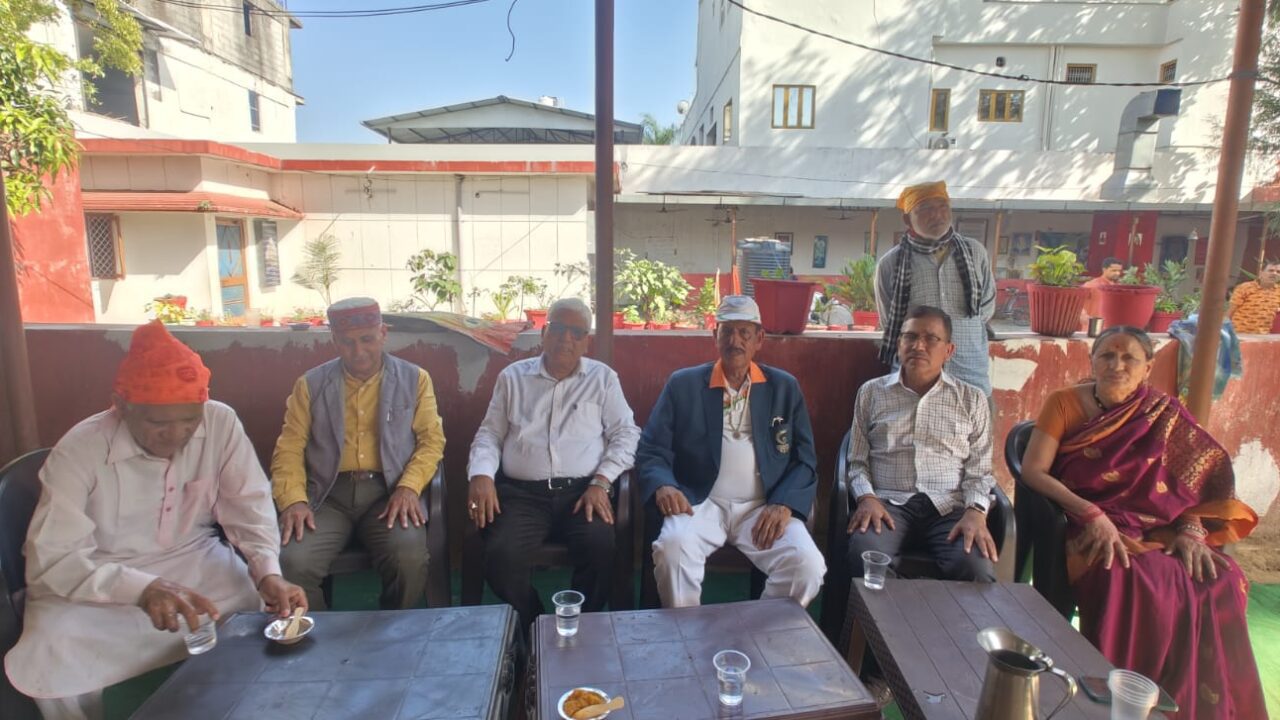 देहरादून: सेवानिवृत्त सरकारी कर्मचारी ने समर्पित किया जीवन मानवसेवा को, 30 वर्षों से असहायों की कर रहे हैं सेवा । NIU