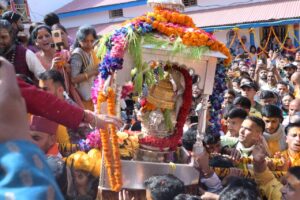 श्री ओंकारेश्वर मंदिर से धाम के लिए रवाना हुई बाबा केदार की पंचमुखी उत्सव डोली 22 अप्रैल को प्रातः 08 बजे शुभ मुहूर्त में खुलेंगे केदारनाथ धाम के कपाट । NIU