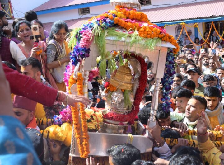 श्री ओंकारेश्वर मंदिर से धाम के लिए रवाना हुई बाबा केदार की पंचमुखी उत्सव डोली 22 अप्रैल को प्रातः 08 बजे शुभ मुहूर्त में खुलेंगे केदारनाथ धाम के कपाट । NIU