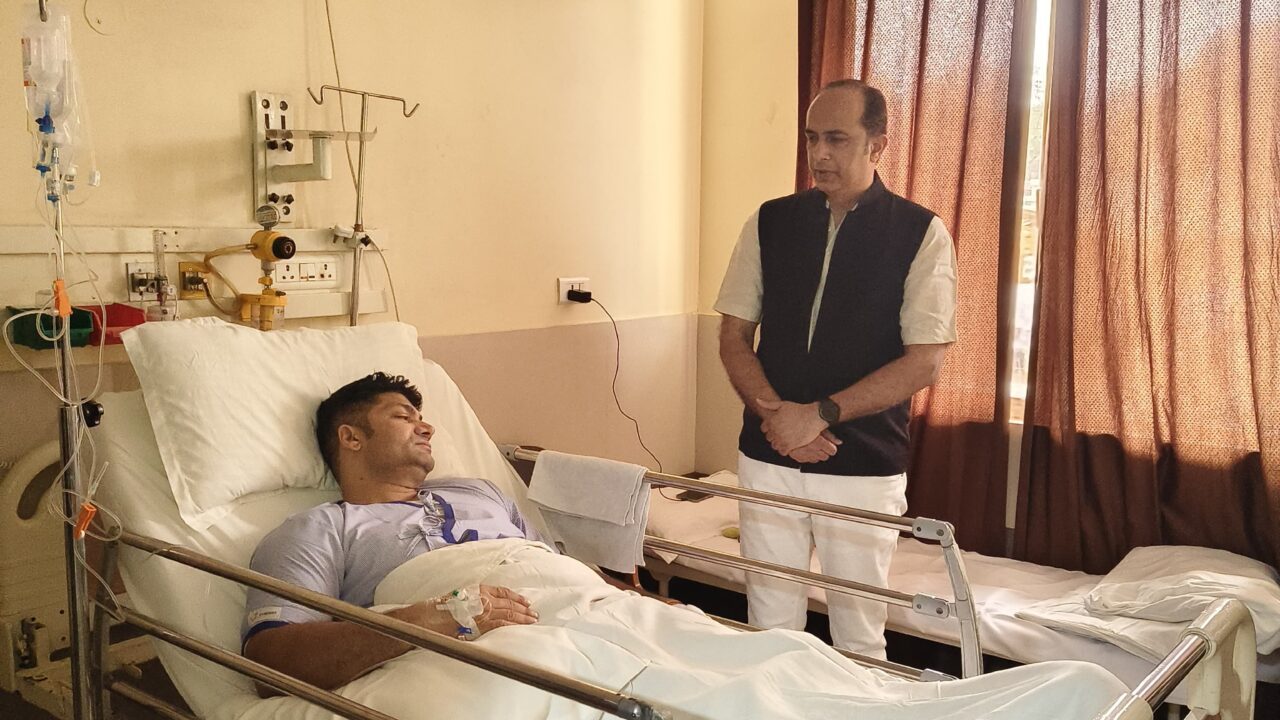 प्रेमनगर थाना क्षेत्र में हुई पुलिस मुठभेड़ की घटना ने इलाके में सनसनी फैला दी है। थाना प्रभारी नरेश राठौर को गोली लगने के बाद अमित कपूर अस्पताल पहुंचे। NIU