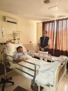 प्रेमनगर थाना क्षेत्र में हुई पुलिस मुठभेड़ की घटना ने इलाके में सनसनी फैला दी है। थाना प्रभारी नरेश राठौर को गोली लगने के बाद अमित कपूर अस्पताल पहुंचे। NIU