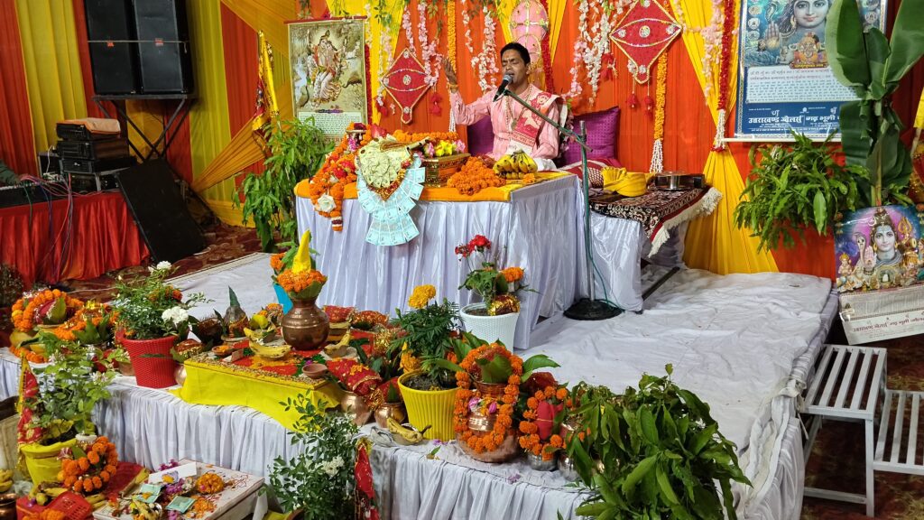 देहरादून: बैंक कॉलोनी में श्रीमद् भागवत कथा ज्ञान यज्ञ का भव्य शुभारंभ, दिव्य कलश यात्रा से हुई शुरुआत । NIU