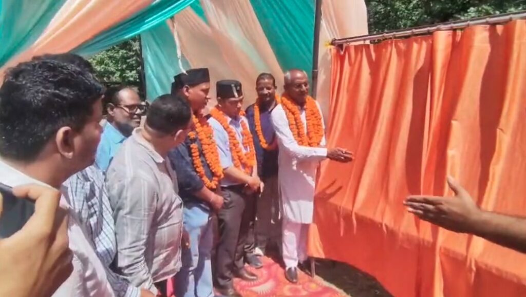 लालकुआँ विधायक डॉ. मोहन सिंह बिष्ट ने विद्यालय में करोड़ों की सौगात दी