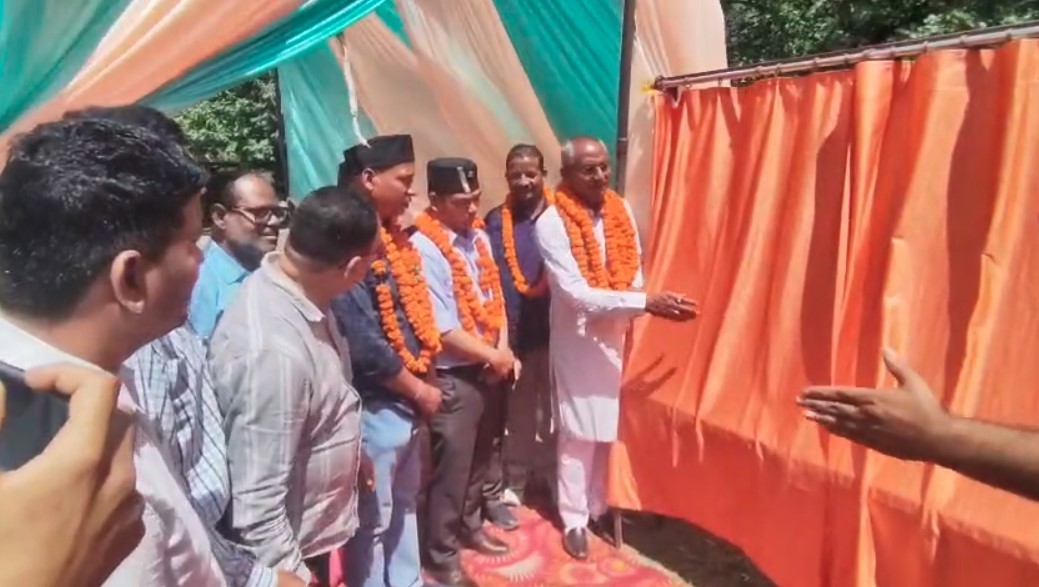 लालकुआँ विधायक डॉ. मोहन सिंह बिष्ट ने विद्यालय में करोड़ों की सौगात दी