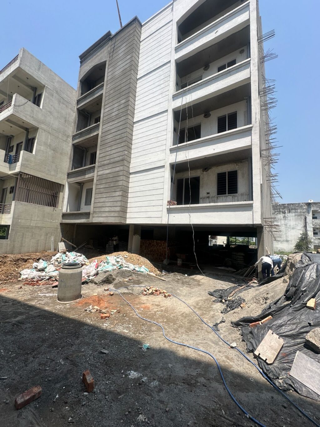 अवैध निर्माणों पर एमडीडीए का बड़ा वार, कुल्हान और चन्द्रवनी में चार भवन सील, बिना स्वीकृत मानचित्र बन रहे फ्लैट और डुप्लैक्स भवनों पर कार्रवाई । NIU