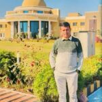 बरसाती नाले का पुस्ता भरभराकर गिरा, प्रभारी डॉक्टर आया चपेट में, उपचार के दौरान मौत। NIU