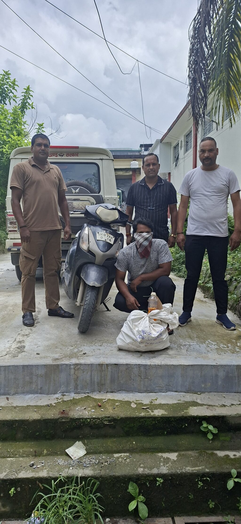 आबकारी ने जब्त किए 50 माल्टा पाउच, आबकारी अधिनियम में मुकदमा दर्ज। NIU
