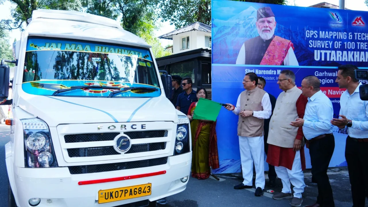 मुख्यमंत्री पुष्कर सिंह धामी ने उत्तराखण्ड के 100 प्रमुख ट्रेक एवं हाइक रूट्स की GPS/GIS मैपिंग एवं तकनीकी सर्वेक्षण के लिए अभियान दल को किया फ्लैग ऑफ