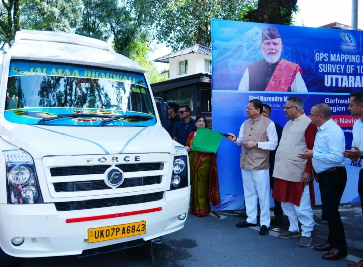 मुख्यमंत्री पुष्कर सिंह धामी ने उत्तराखण्ड के 100 प्रमुख ट्रेक एवं हाइक रूट्स की GPS/GIS मैपिंग एवं तकनीकी सर्वेक्षण के लिए अभियान दल को किया फ्लैग ऑफ मुख्यमंत्री पुष्कर सिंह धामी ने उत्तराखण्ड के 100 प्रमुख ट्रेक एवं हाइक रूट्स की GPS/GIS मैपिंग एवं तकनीकी सर्वेक्षण के लिए अभियान दल को किया फ्लैग ऑफ