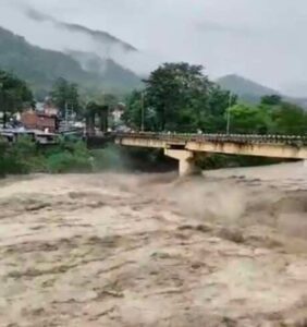 नैनीताल में भारी बारिश का असर, 154 मिमी बारिश, 40 मार्ग बाधित