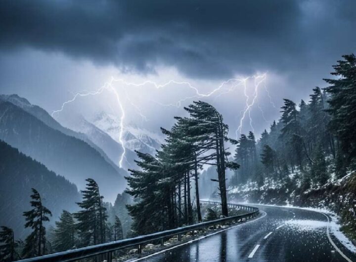उत्तराखंड में अगले चार दिनों तक भारी बारिश का दौर उत्तराखंड में अगले चार दिनों तक भारी बारिश का दौर