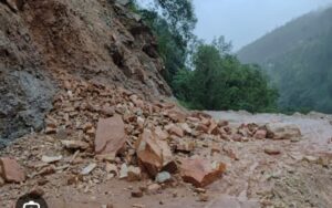 उत्तराखंड के पिथौरागढ़ जनपद में बीस सड़क मार्ग बंद