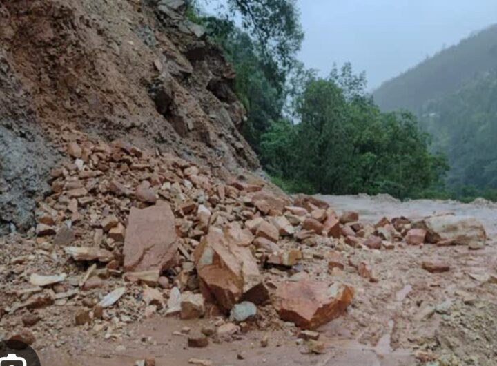 उत्तराखंड के पिथौरागढ़ जनपद में बीस सड़क मार्ग बंद उत्तराखंड के पिथौरागढ़ जनपद में बीस सड़क मार्ग बंद