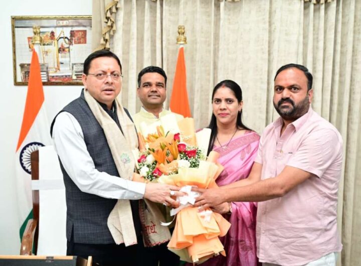 देहरादून में जिला सहकारी बैंक के नवनिर्वाचित पदाधिकारियों ने की सीएम धामी से मुलाकात