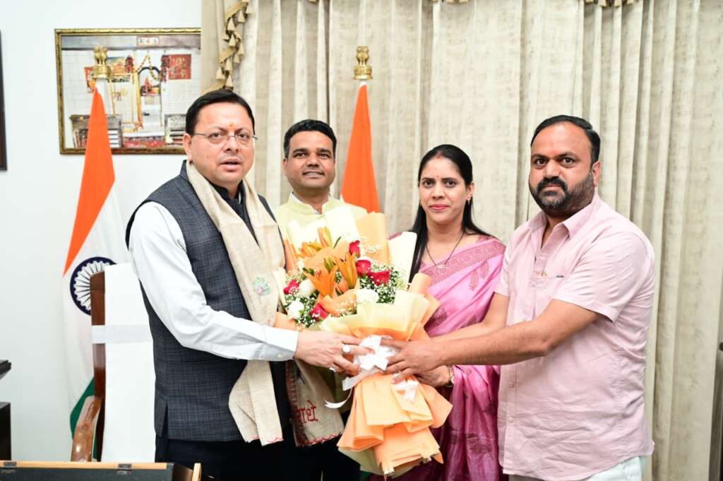 देहरादून में जिला सहकारी बैंक के नवनिर्वाचित पदाधिकारियों ने की सीएम धामी से मुलाकात