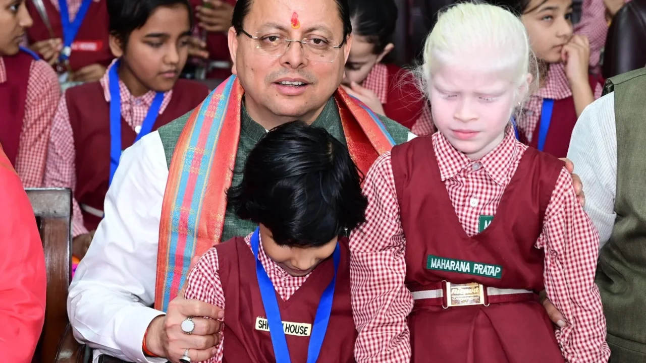 दिव्यांग बच्चों के बीच अपना जन्म दिवस मनाने पहुंचे मुख्यमंत्री श्री पुष्कर सिंह धामी दिव्यांग बच्चों के बीच अपना जन्म दिवस मनाने पहुंचे मुख्यमंत्री श्री पुष्कर सिंह धामी