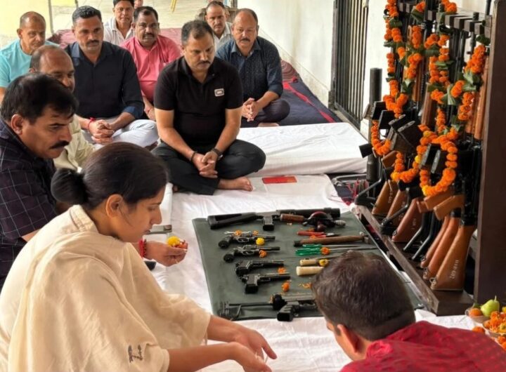 विश्वकर्मा दिवस के अवसर पर क्वार्टर गार्द में एकत्रित हुआ पुलिस परिवार विश्वकर्मा दिवस के अवसर पर क्वार्टर गार्द में एकत्रित हुआ पुलिस परिवार
