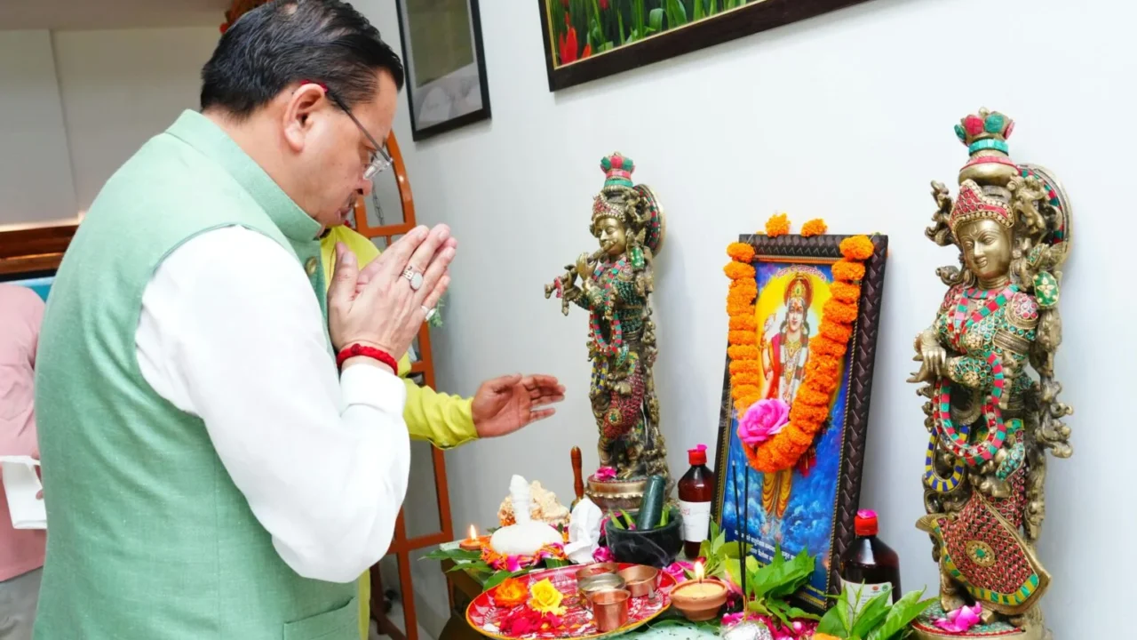 मुख्यमंत्री श्री पुष्कर सिंह धामी ने आयुर्वेद दिवस के अवसर पर भगवान धन्वन्तरि की पूजा-अर्चना कर की मुख्यमंत्री श्री पुष्कर सिंह धामी ने आयुर्वेद दिवस के अवसर पर भगवान धन्वन्तरि की पूजा-अर्चना कर की