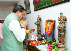 मुख्यमंत्री श्री पुष्कर सिंह धामी ने आयुर्वेद दिवस के अवसर पर भगवान धन्वन्तरि की पूजा-अर्चना कर की