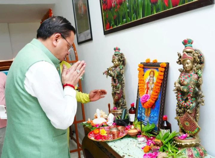 मुख्यमंत्री श्री पुष्कर सिंह धामी ने आयुर्वेद दिवस के अवसर पर भगवान धन्वन्तरि की पूजा-अर्चना कर की मुख्यमंत्री श्री पुष्कर सिंह धामी ने आयुर्वेद दिवस के अवसर पर भगवान धन्वन्तरि की पूजा-अर्चना कर की