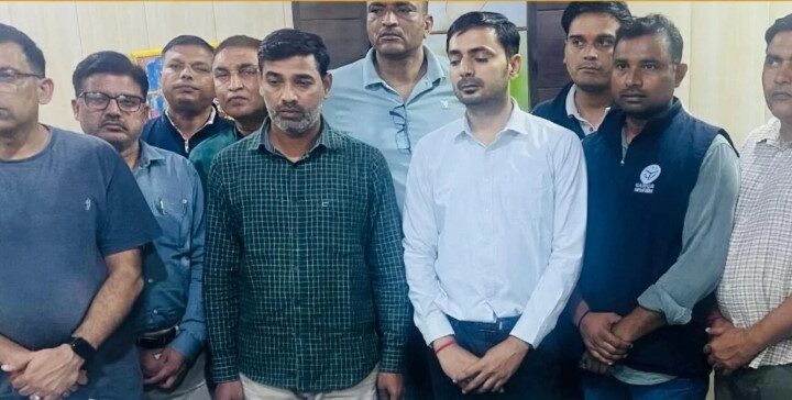 जिला खनन अधिकारी रिश्वत लेते रंगे हाथ गिरफ्तार, 68 लाख कैश बरामद जिला खनन अधिकारी रिश्वत लेते रंगे हाथ गिरफ्तार, 68 लाख कैश बरामद