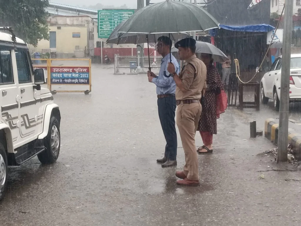 जिलाधिकारी मयूर दीक्षित के निर्देश पर हरिद्वार रेलवे स्टेशन क्षेत्र की यातायात व्यवस्था को सुव्यवस्थित करने के लिए संयुक्त स्थलीय निरीक्षण किया गया