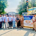 Doon Police ने बिना हेलमेट के दोपहिया वाहन चलाने वालो के विरुद्ध चालान की कार्रवाई करते हुए वितरित किए निशुल्क हेलमेट । NIU