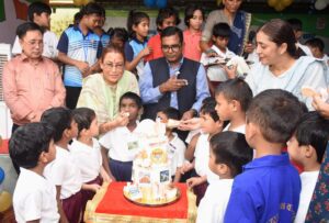 कैबिनेट मंत्री रेखा आर्या ने शिशु सदन के बच्चों के साथ मनाया CM धामी का जन्मदिन, बच्चों ने अपने मामा धामी के दीर्घायु जीवन की करी कामना । NIU