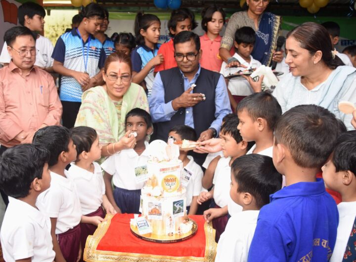 कैबिनेट मंत्री रेखा आर्या ने शिशु सदन के बच्चों के साथ मनाया CM धामी का जन्मदिन, बच्चों ने अपने मामा धामी के दीर्घायु जीवन की करी कामना । NIU कैबिनेट मंत्री रेखा आर्या ने शिशु सदन के बच्चों के साथ मनाया CM धामी का जन्मदिन, बच्चों ने अपने मामा धामी के दीर्घायु जीवन की करी कामना । NIU