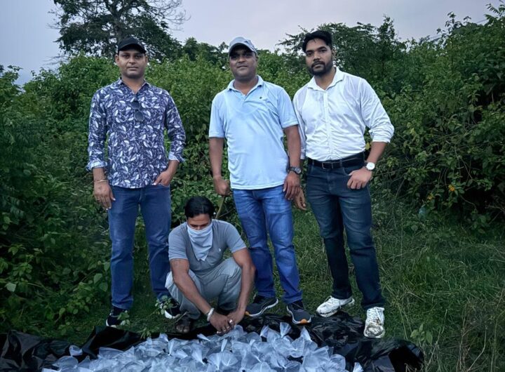 ऋषिकेश के मंशा देवी जंगल में अवैध कच्ची शराब बेचते व्यक्ति को पकड़ा, 40 लीटर शराब बरामद। NIU
