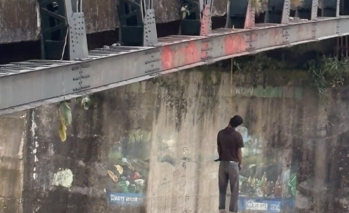 मालदेवता: पुल पर लटका मिला शव, आखिर क्यों की आत्महत्या? दून पुलिस जाँच में जुटी । NIU