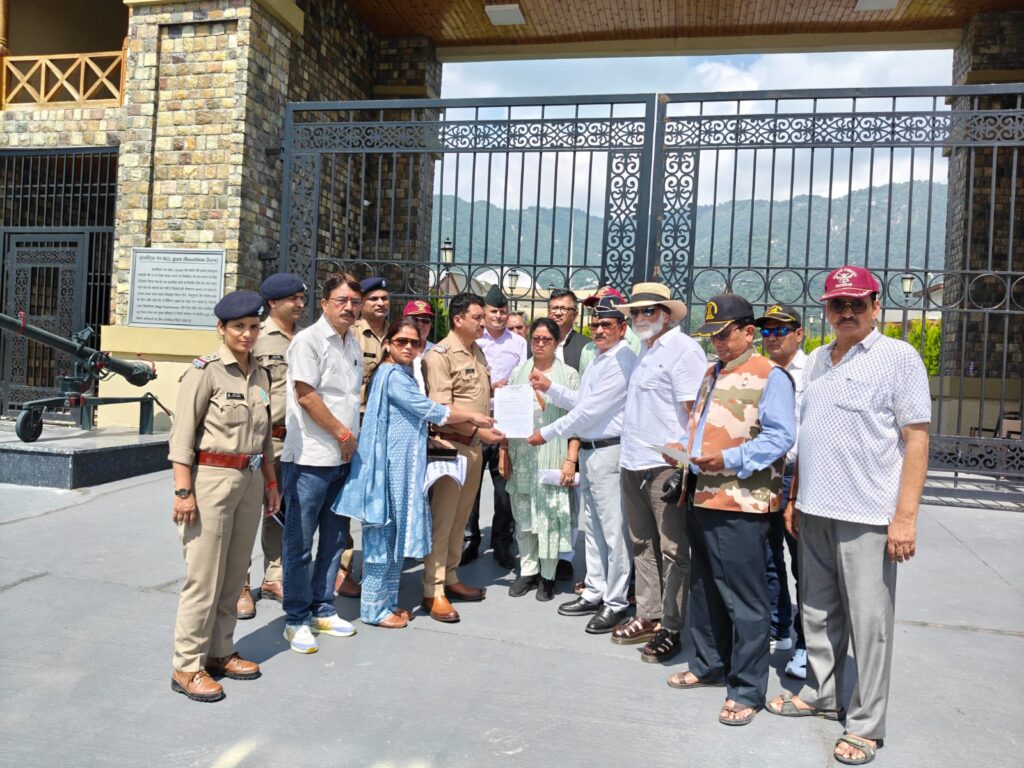 सैन्यधाम के मुद्दे पर पूर्व सैनिक विभाग का धरना-प्रदर्शन, मंत्री गणेश जोशी के सैन्यधाम से चुनावी लाभ लेने संबंधी बयान की हुईं कड़ी निंदा । NIU