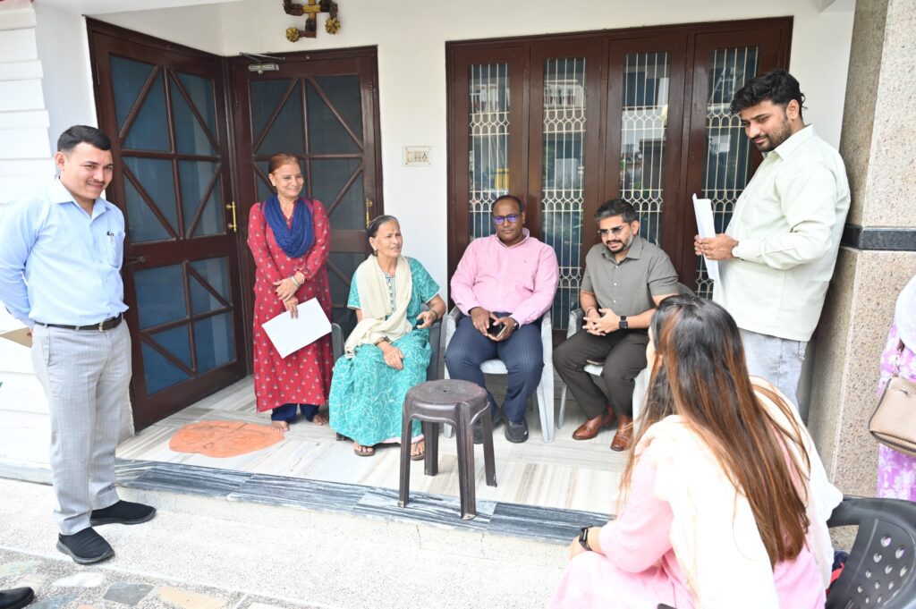 मुख्य निर्वाचन अधिकारी ने किया देहरादून में स्थलीय निरीक्षण, रायपुर विधानसभा क्षेत्र के सारथी विहार में सुपर चैकिंग कर जांचे दस्तावेज । NIU