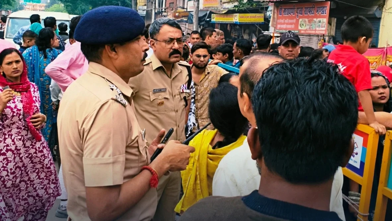 पितृ अमावस्या के अवसर पर SSP हरिद्वार श्री नवनीत सिंह ने मायापुर स्थित नारायणशीला मंदिर में सुरक्षा व्यवस्था का लिया जायजा