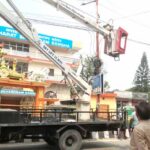 विद्युत पोलों पर लटकते केबलों पर प्रशासन का शिकंजा