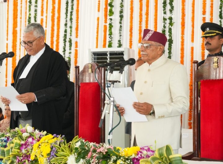 उत्तराखण्ड के नवनियुक्त राज्यपाल डॉ. ढाल सिंह बिसेन ने ली पद की शपथ उत्तराखण्ड के नवनियुक्त राज्यपाल डॉ. ढाल सिंह बिसेन ने ली पद की शपथ