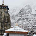 बर्फ की सफ़ेद चादर में लिपटी बाबा केदार नगरी,बर्फवारी का अद्भुत नज़ारा देखकर उत्साहित हुए श्रद्धालु
