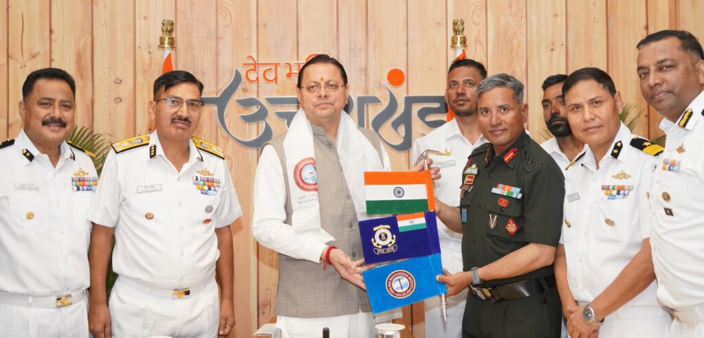 माउंट मुकुट ईस्ट का ऐतिहासिक आरोहण कर लौटे भारतीय तटरक्षक बल एवं एचएमआई के संयुक्त अभियान दल का मुख्यमंत्री ने किया फ्लैग-इन। NIU